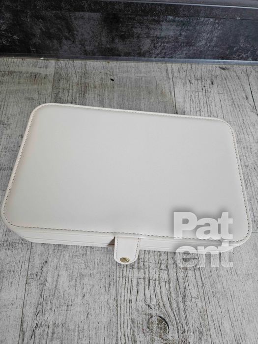 Szkatułka kuferek organizer na biżuterię jasny na podróż w domu