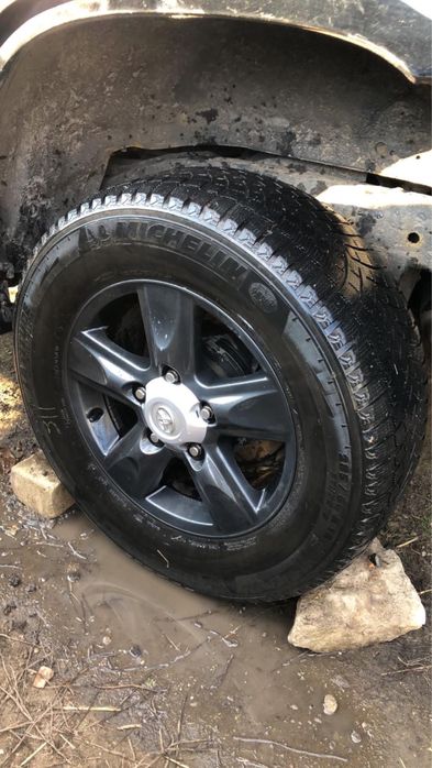 Оригинальные Диски  toyota land cruiser 200 с зимней резиной 285.60.18