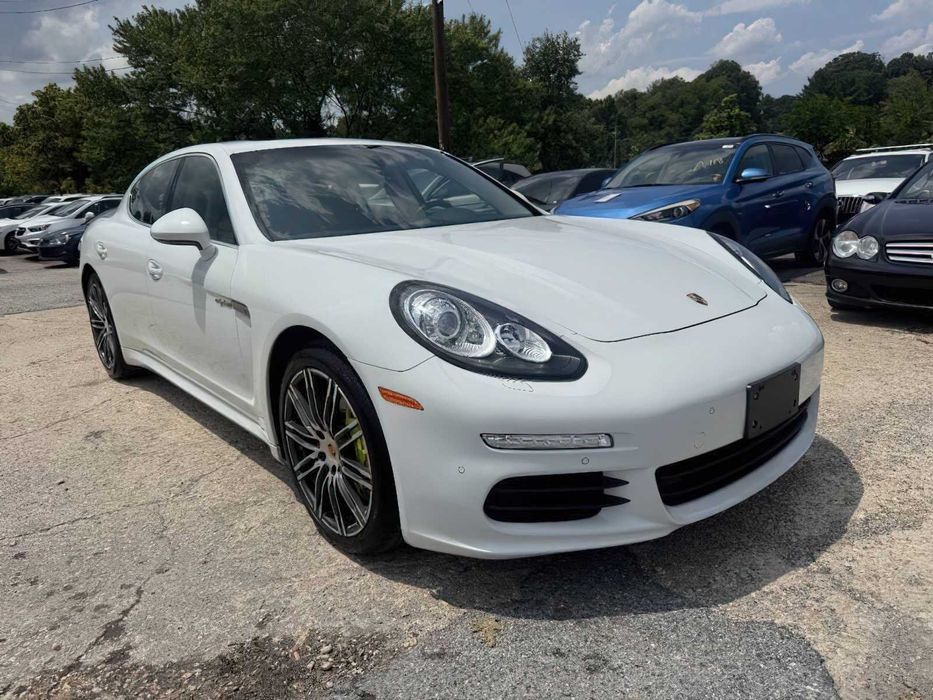 Porsche Panamera      2015