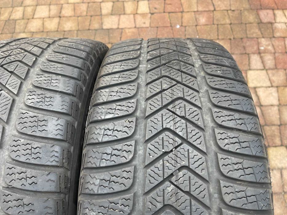 4035. Opony zimowe 245/45/18 Pirelli 2022r 5-5.5mm cena za 2szt