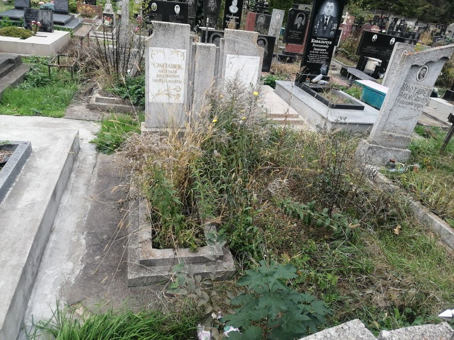 Прибирання могил