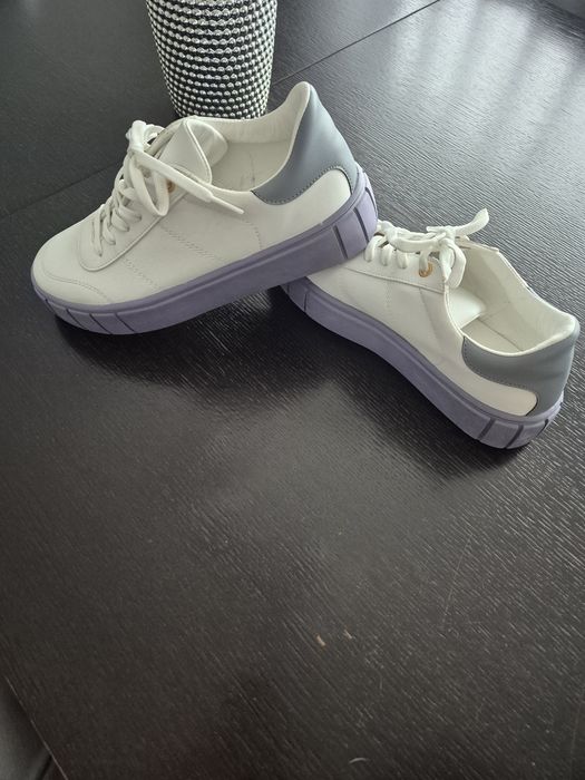 Sprzedam buty sportowe River Island