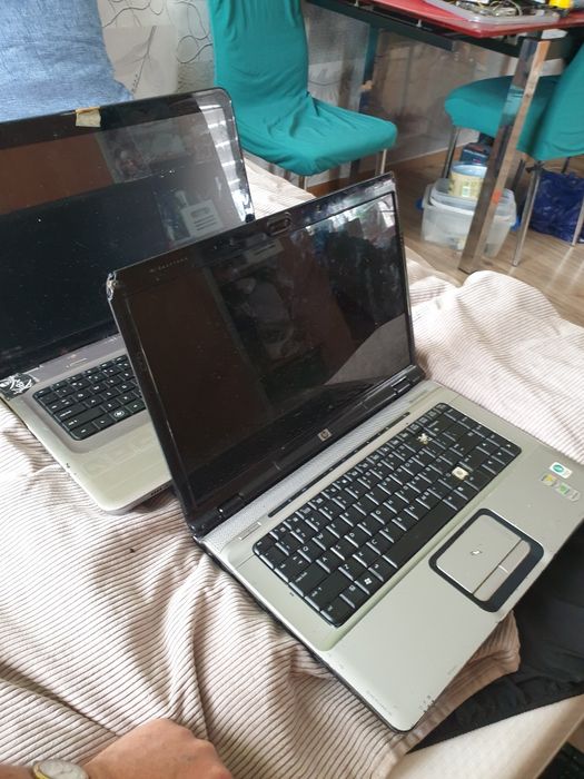 2x Laptop HP  - 15" 17" - Na czesci uszkodzone