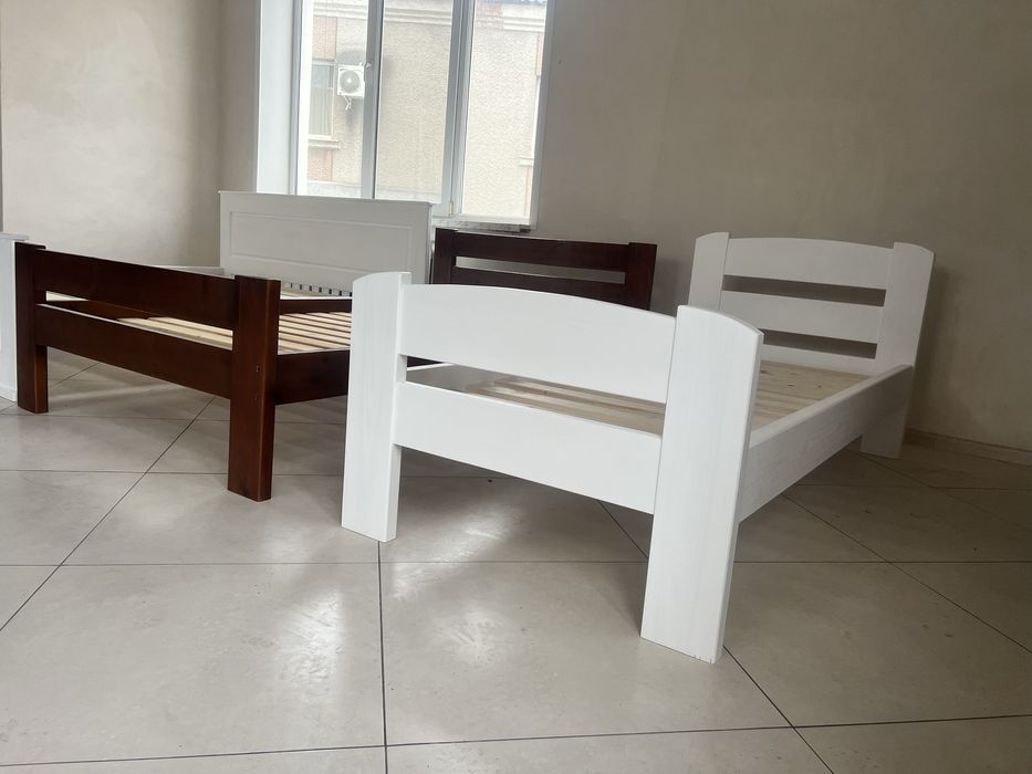 Якісні ліжка із натурального дерева, різного формату та кольору