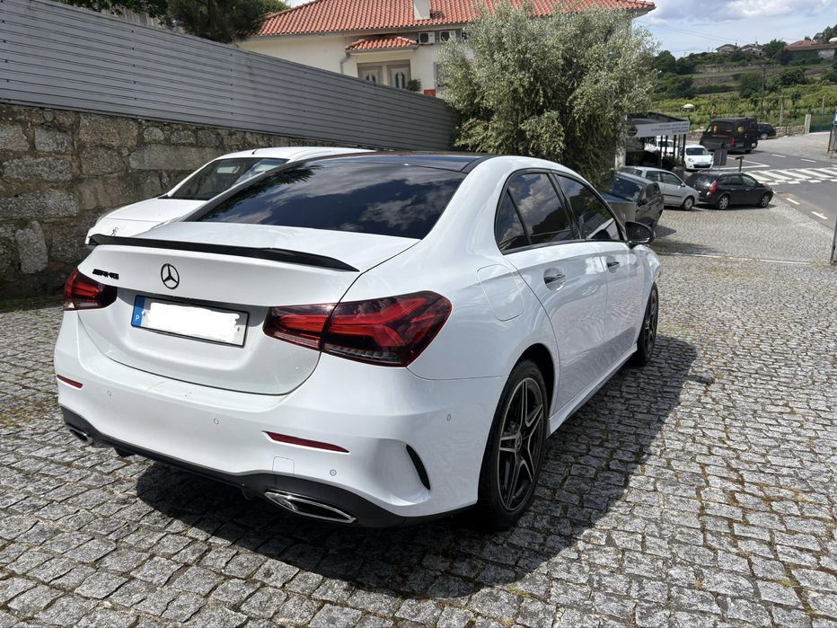 Mercedes-Benz A250e Limousine AMG Versão 100 km Autonomia