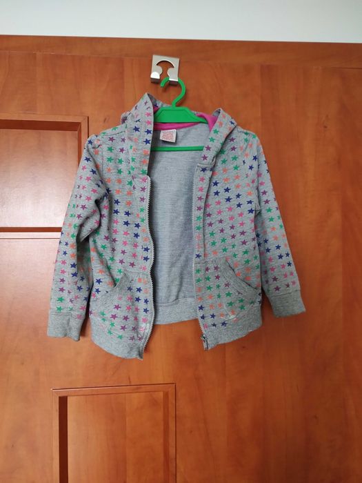 Bluza na zamek z kapturem w kolorowe gwiazdki dziewczynki 4 latka