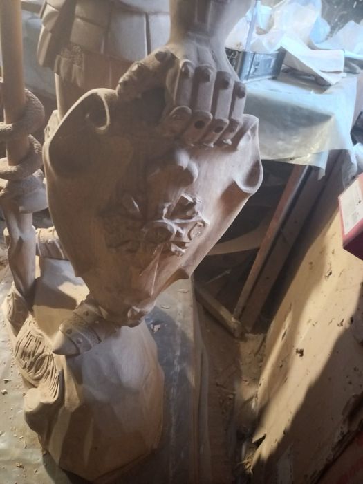 Скульптура лицаря