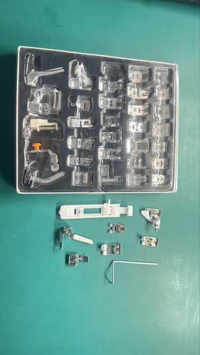 Zestaw  stuoek do maszyny do szycia nowe