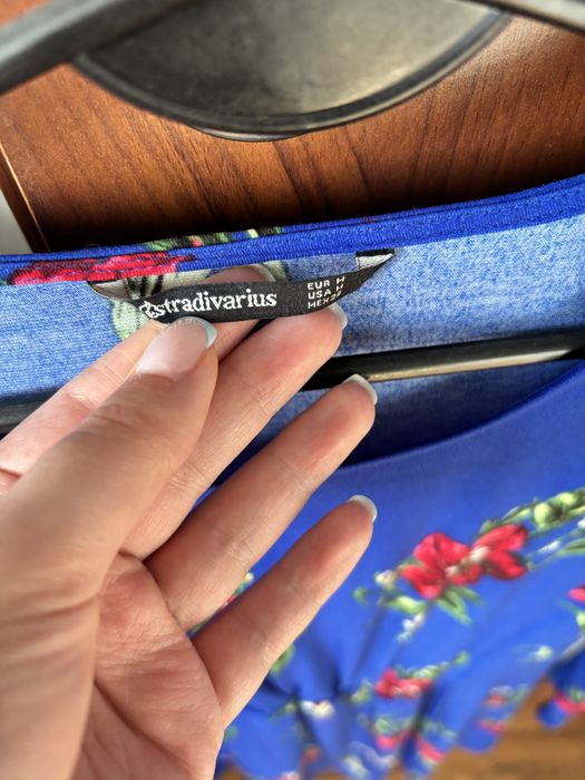 Sukienka w kwiaty Stradivarius M