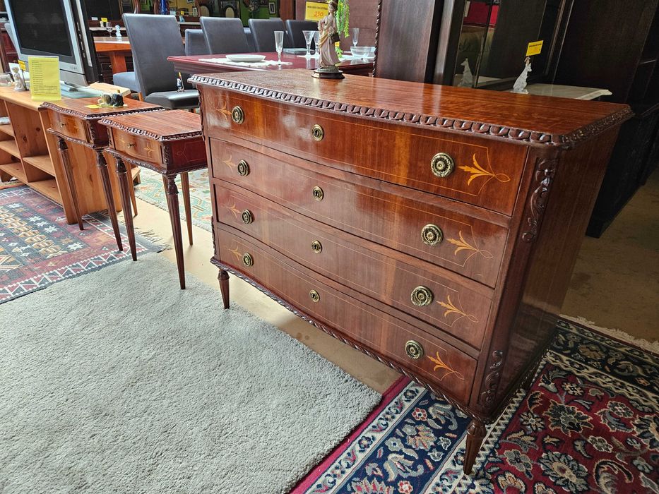 Cómoda antiga em óptimo estado geral