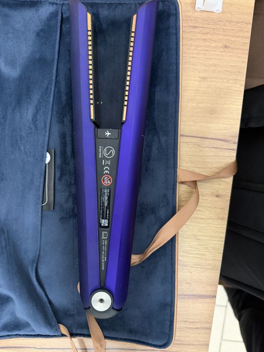 Dyson Corrale straightener hs03