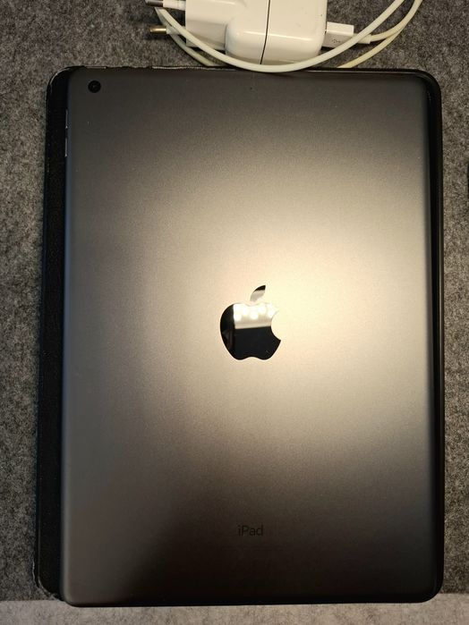 Apple tablet iPad 10.2 (7ª geração 2019) 32GB
Cor
Prateado

Cinzent