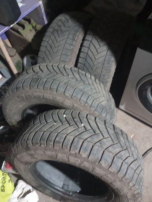 Продам резину 215.70.r15