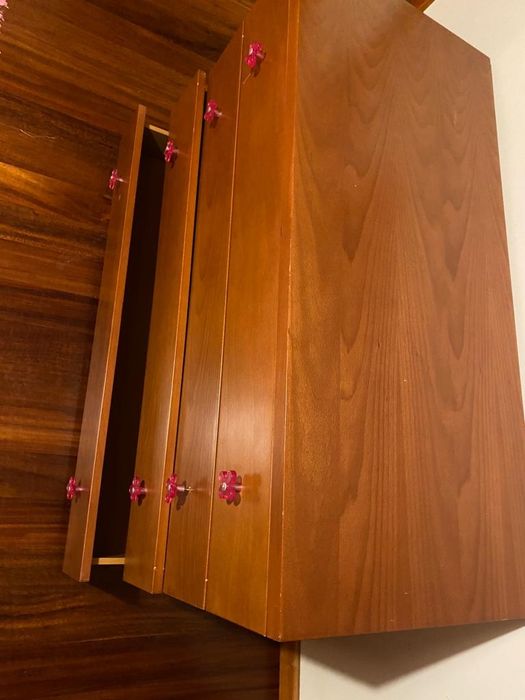 Comoda de quarto de menina