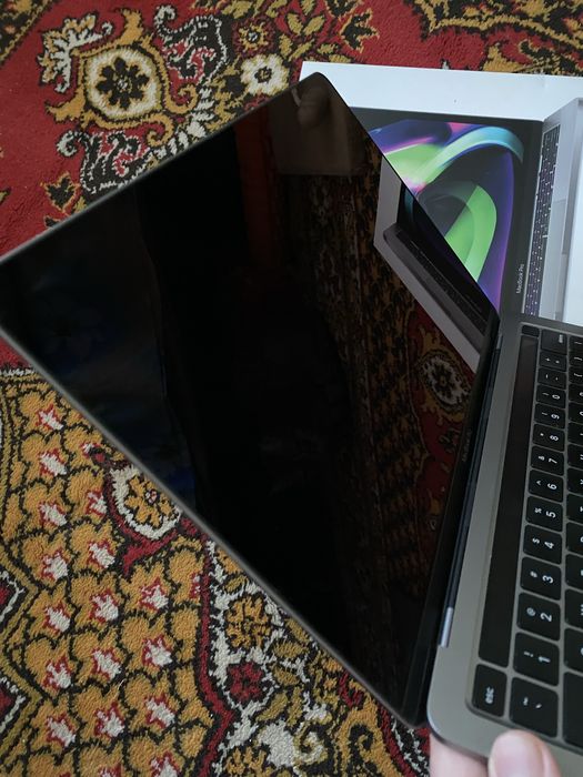 Macbook Pro M1 8/512 89% батарея