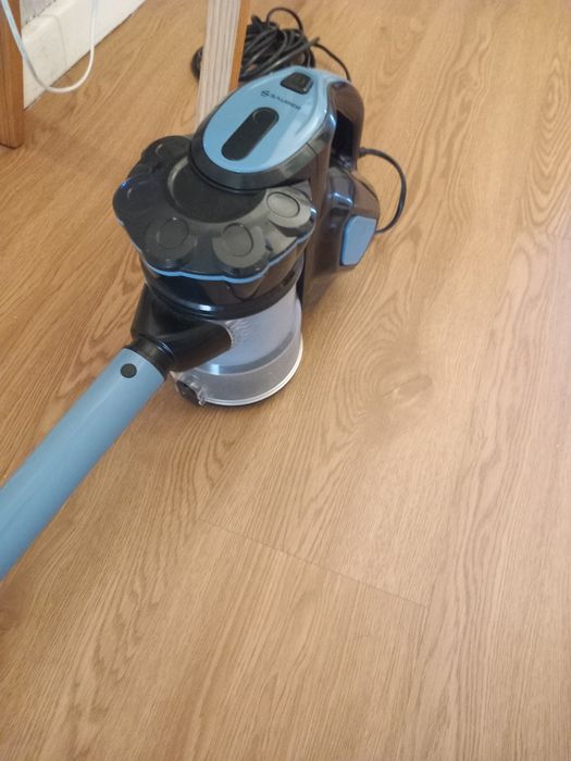Aspirador de pé  usado poucas vezes