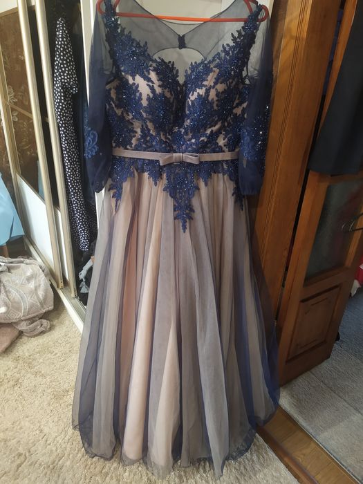 Вечірня довга сукня