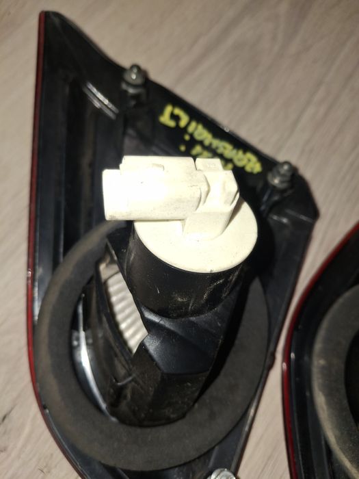 tylne wewnętrzne lampy zespolone  Nissan Qashqai