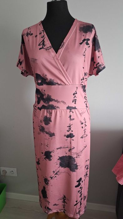sukienka elegancka w roz .50/52