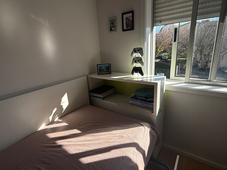 Cama solteiro completa, cabeceira, cama auxiliar .