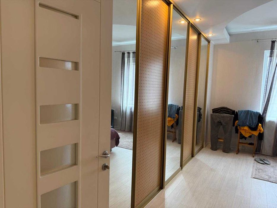 Продам 3к квартиру на  Академіка Чекмарьова 150м