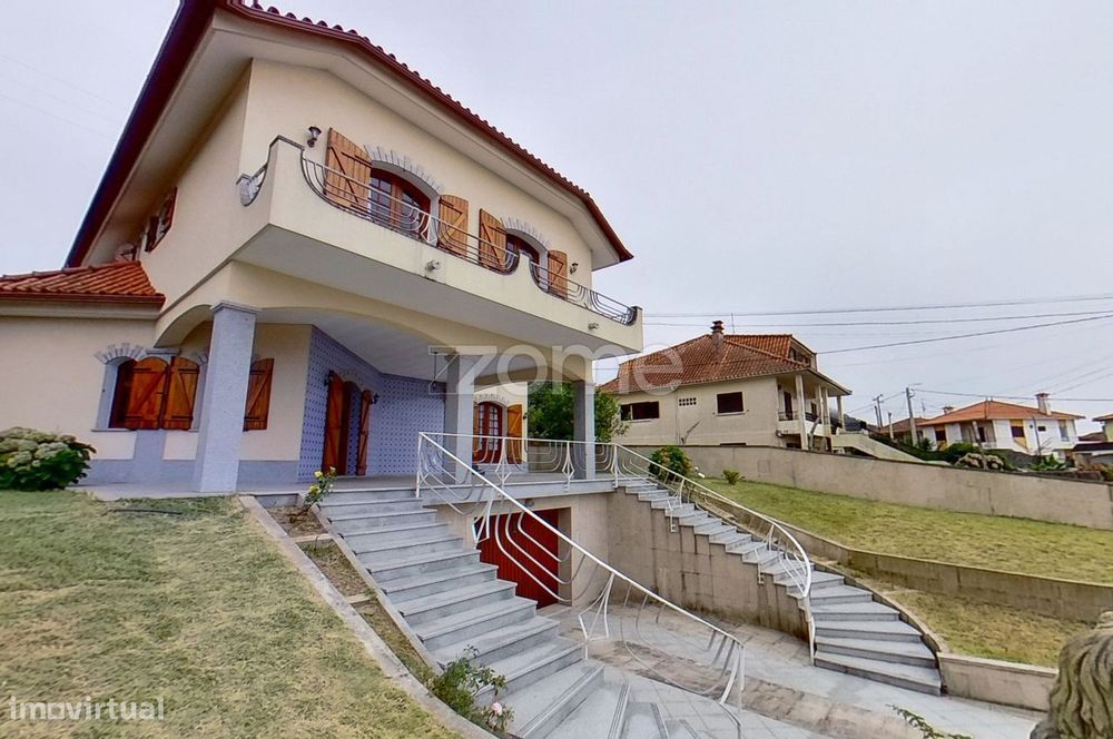 Detached House, Areosa