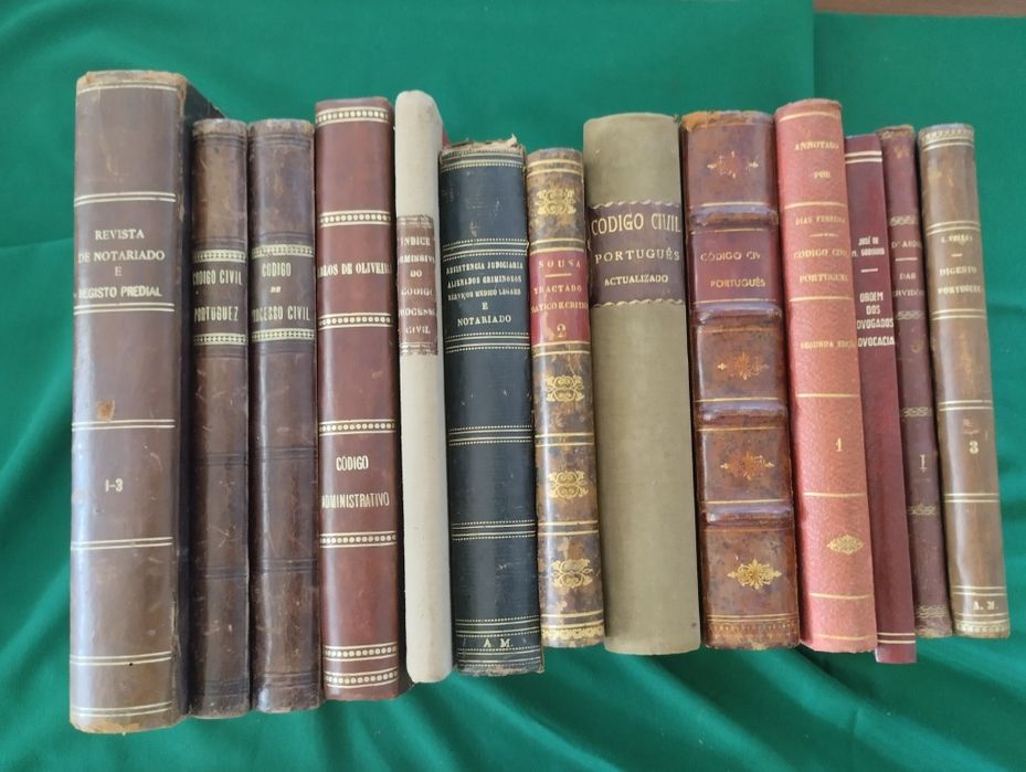 Vários livros de Direito