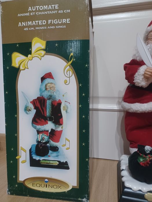 Pai Natal com música e dança