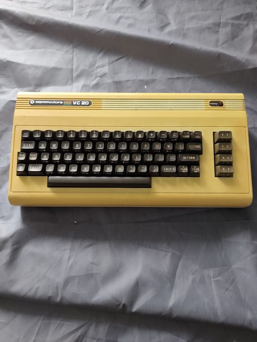 Oryginalny VC 20 Commodore