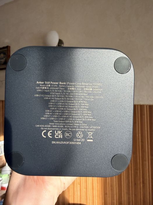 Павербанк anker