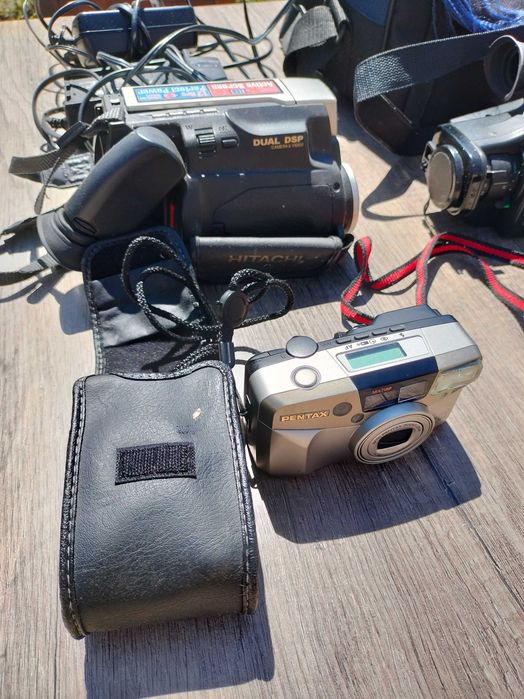 Cameras de filmar e fotografar antigas, possivelmente artigos de colecção
