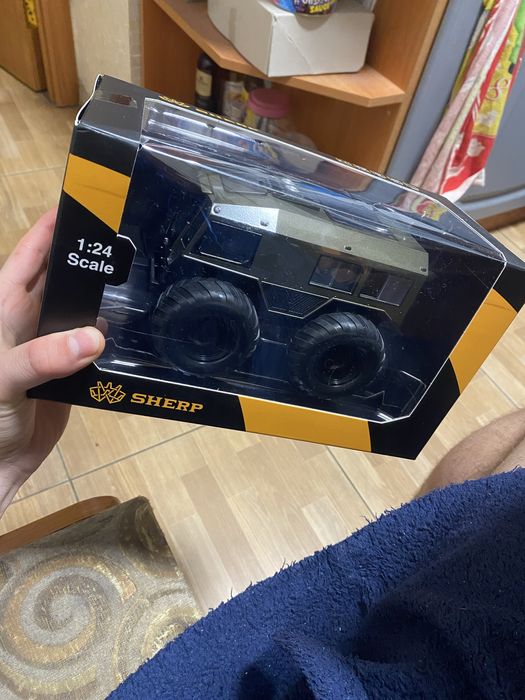 Іграшкова машинка SHERP 1:24 (світло, звук, pullback)
