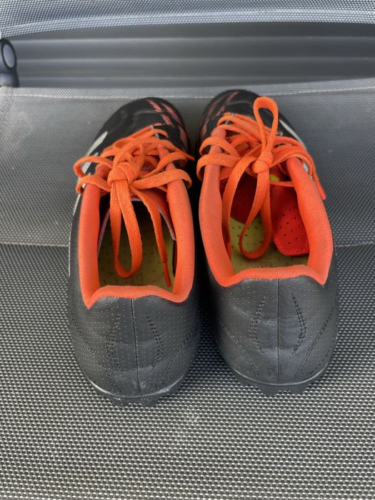 Botas futebol Adidas Predator piso sintetico