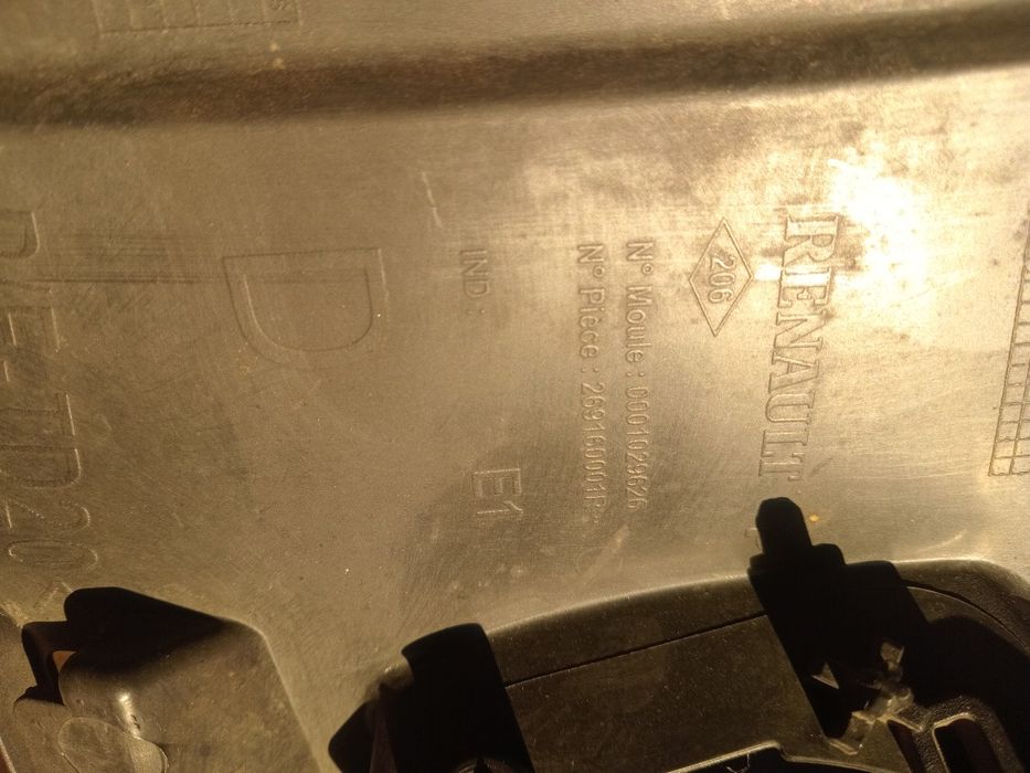 Кроштейн переднього бампера Рено меган 3