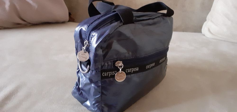 Сумочка маленькая фирменная