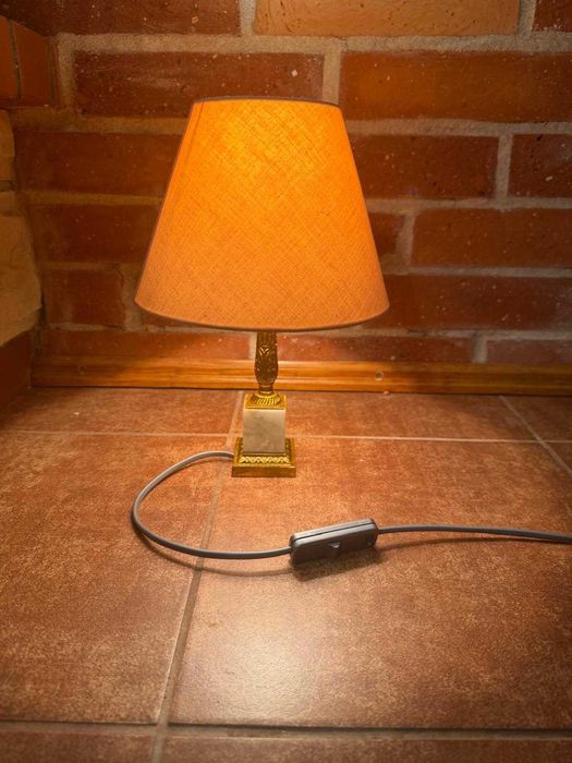 Lampka nocna z abażurem (marmur)