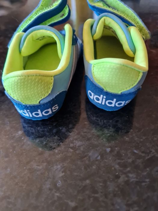 Ténis Adidas bebé T. 17 novos
