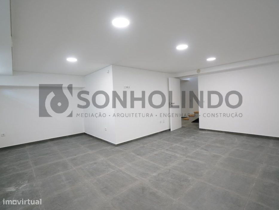 Moradia T3 Nova com escritório, no centro da cidade em fase final d...