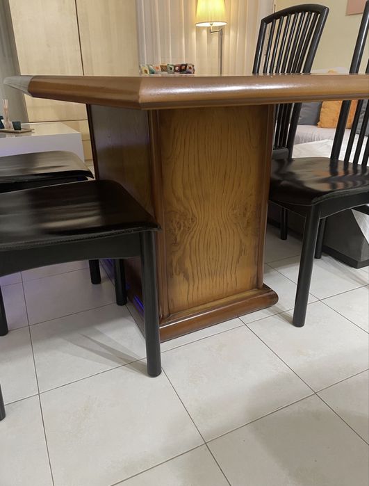 Mesa sala de jantar e cadeiras