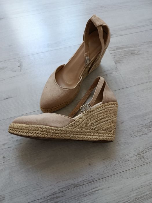 Buty na koturnie