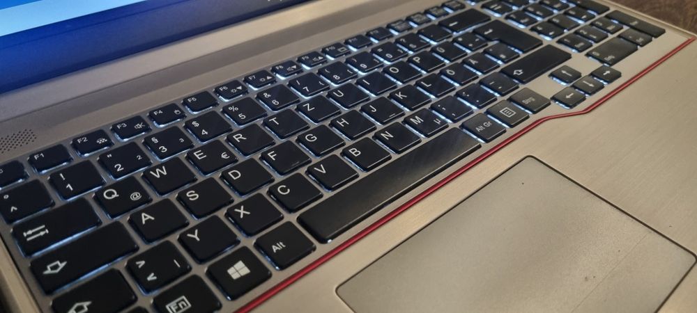 Fujitsu lifebook e754 i5 ssd