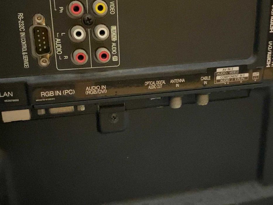 TV LG 47LW5700 3D 1080p LED LCD TV com defeito