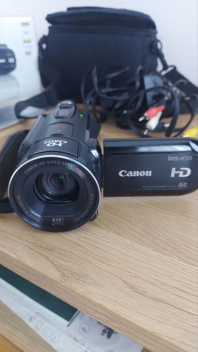 Відеокамера Canon IVIS HF S11