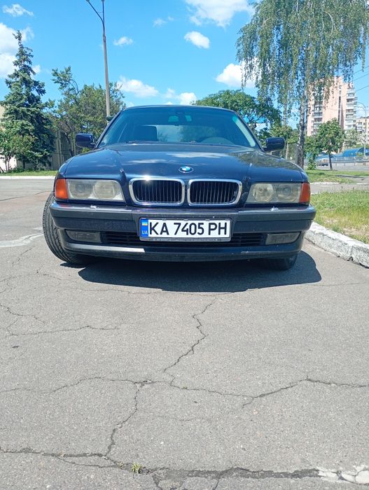 BMW E38 740I хорошее состояние