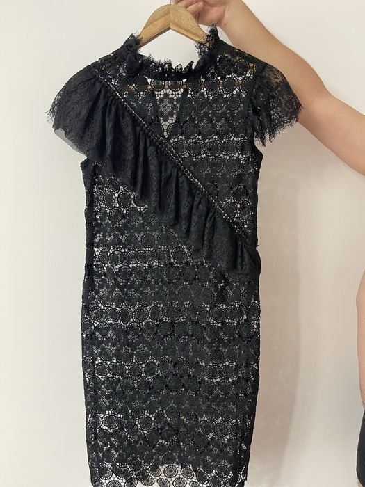 Чорна сукня з прошви