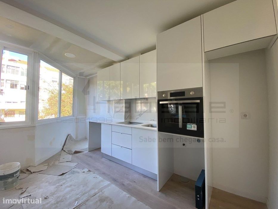 T3 Renovado com Suite | Excelente Localização | Amadora