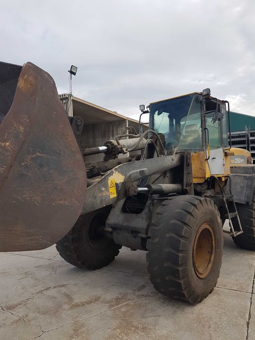 Pá carregadora KOMATSU WA250PT