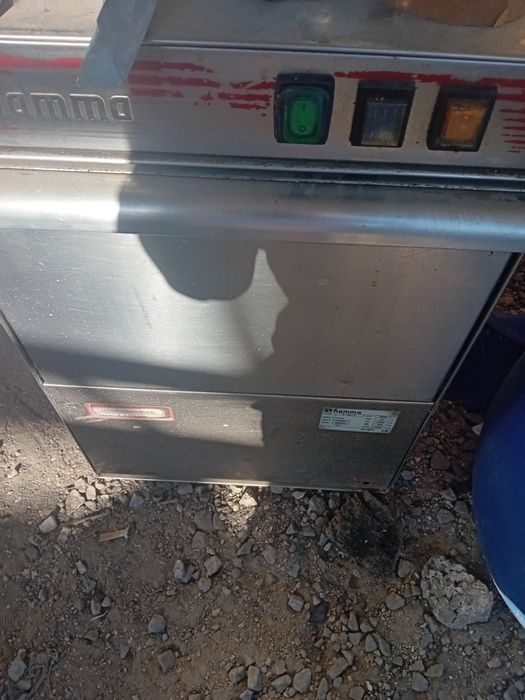 Máquina lavar loica no cafe
