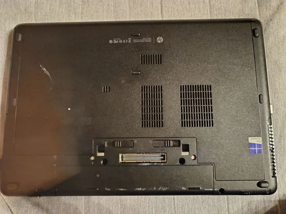 Używany laptop bez dysku i RAM - na części