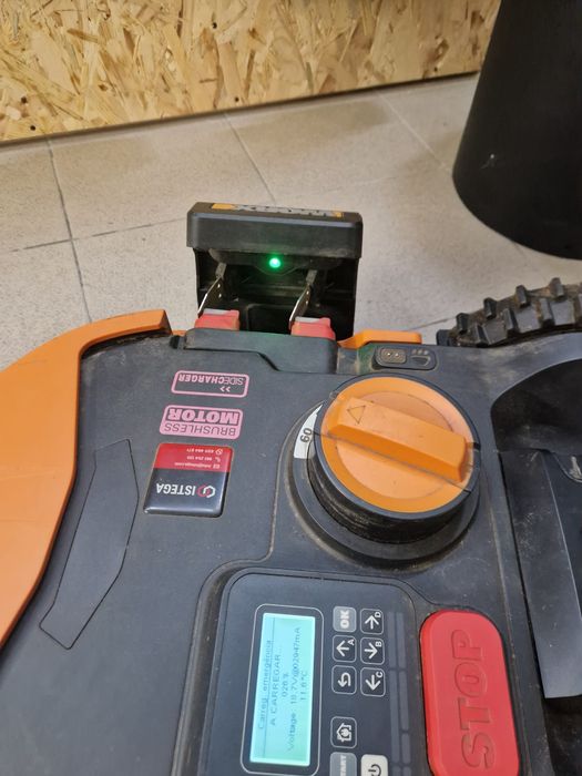 Robô de cortar relva